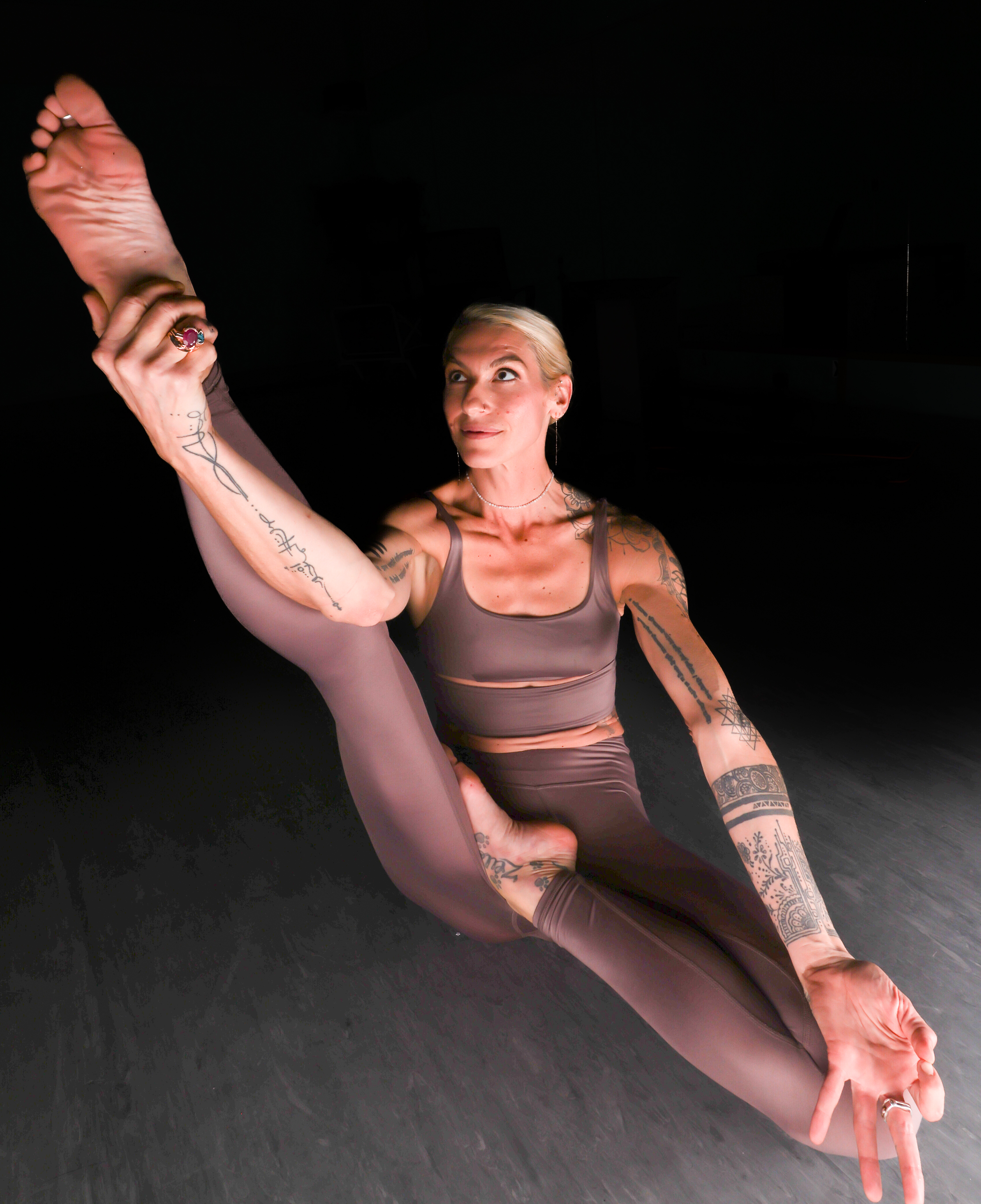 Jill portrait - leg raised